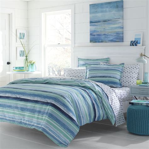 turquoise and navy blue bedding.